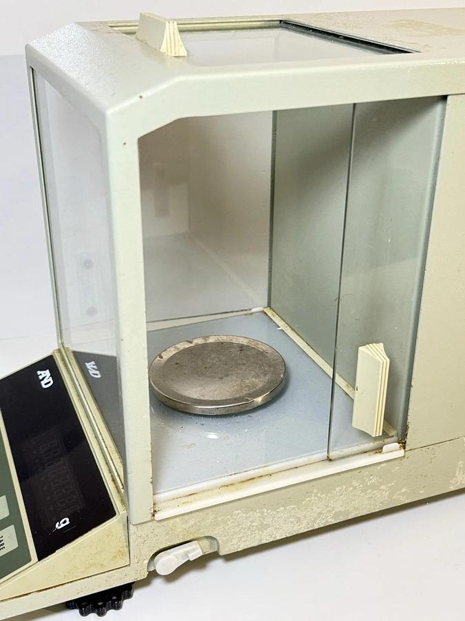Used A&D Company  ER-120A   Electronic Balance Analytical Balance  max 120 gr d-0.1mg