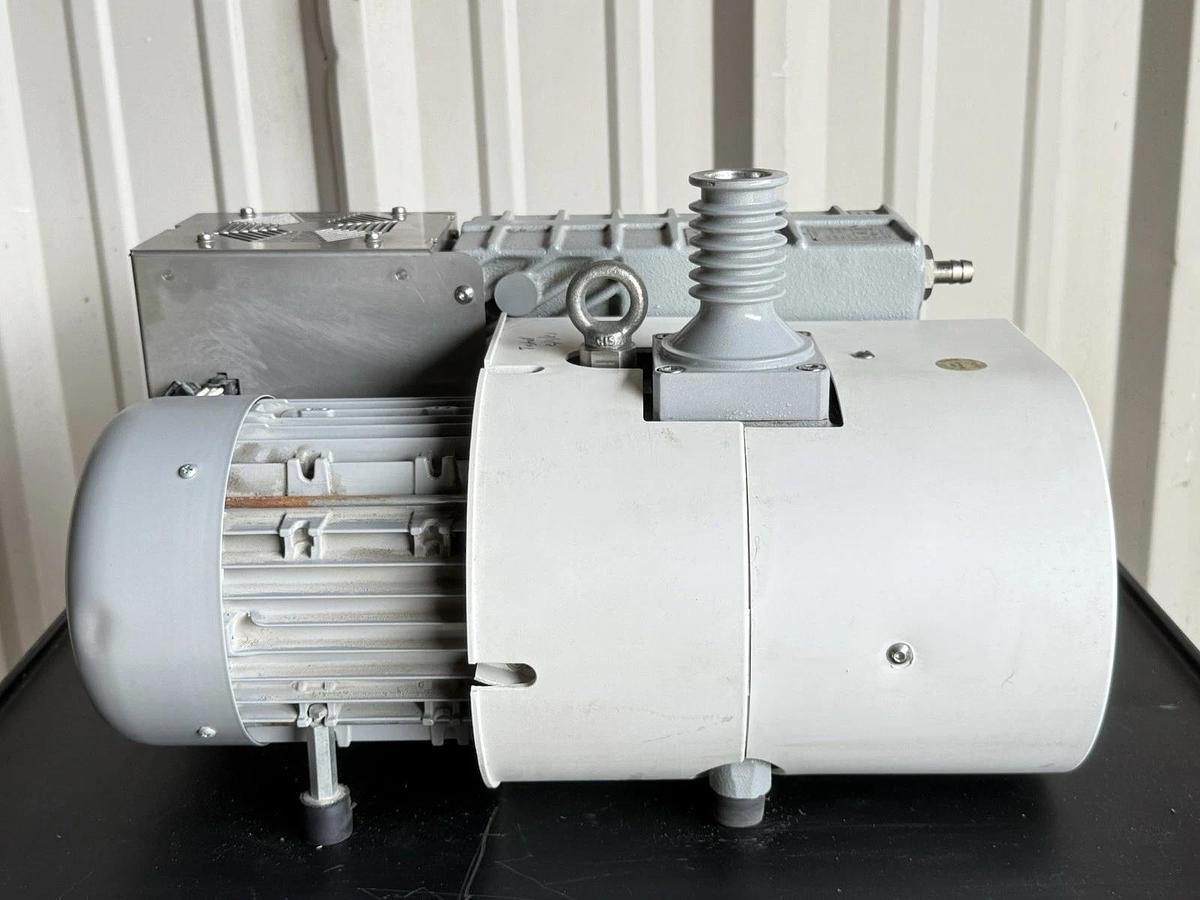 Used Agilent Technologies MS40+ MS40-S Rotary Vane Pump X3705-64000