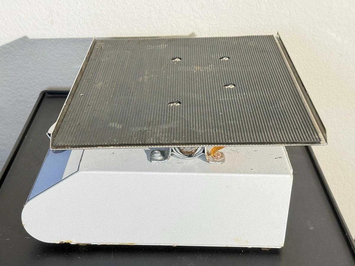 Used VWR Laboratory Mixer Rocking Platform Shaker Model 200