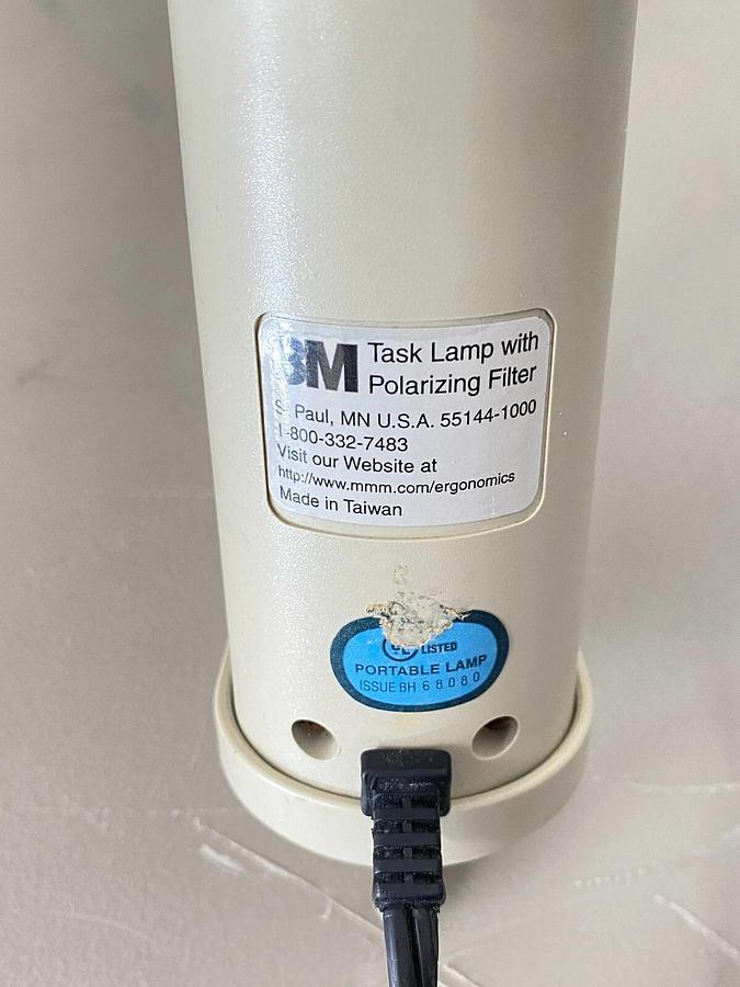 Used 3M Polarizing Filter task light desk lamp - Replacement Part