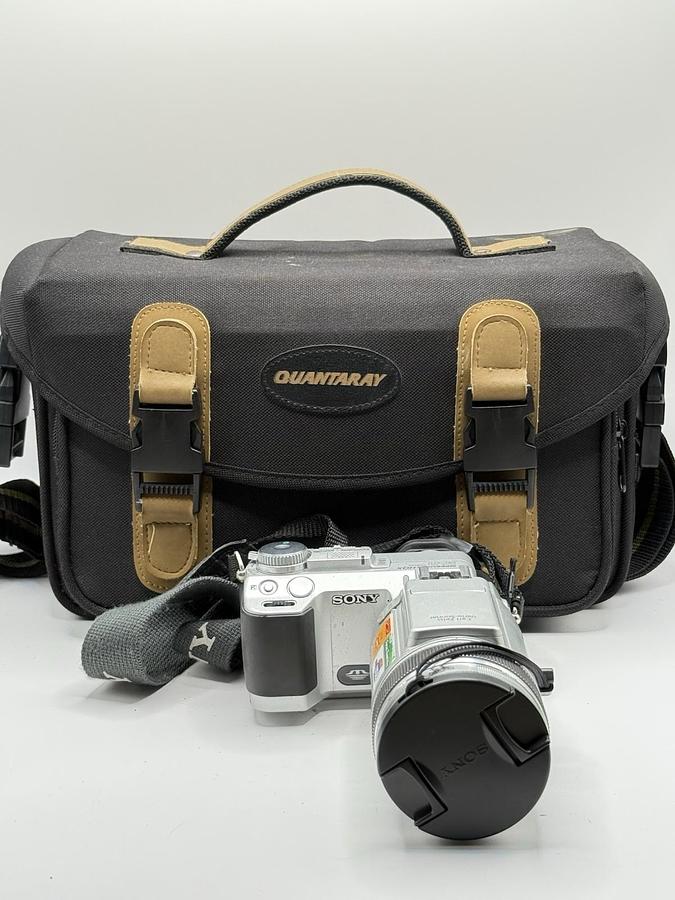 Used Sony Cyber-Shot DSC-F717 Compact Digital Still Camera w/ Charger + Battery + Bag