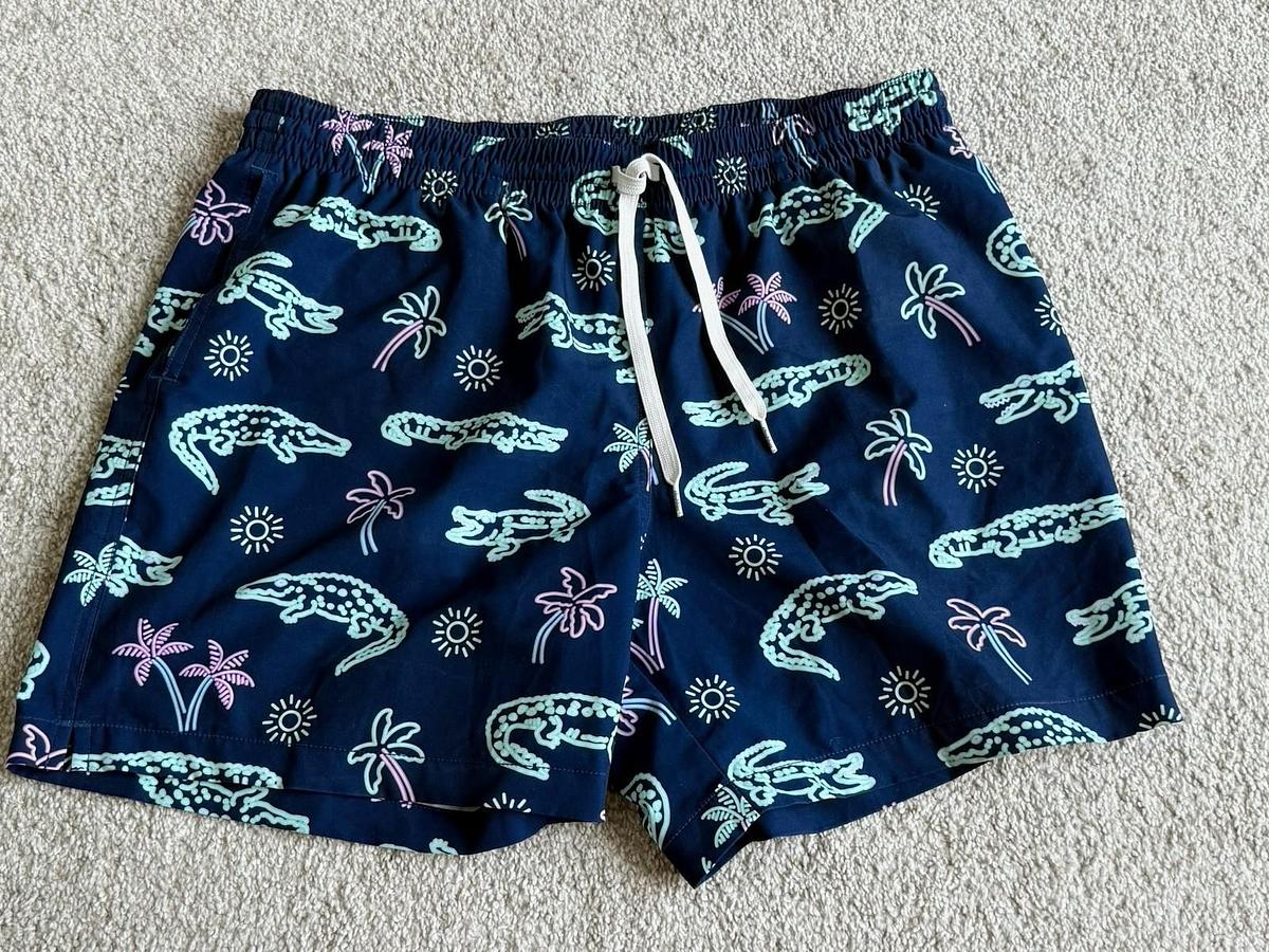 Used Chubbies Men's Large Alligator swim trunks blue - No liner