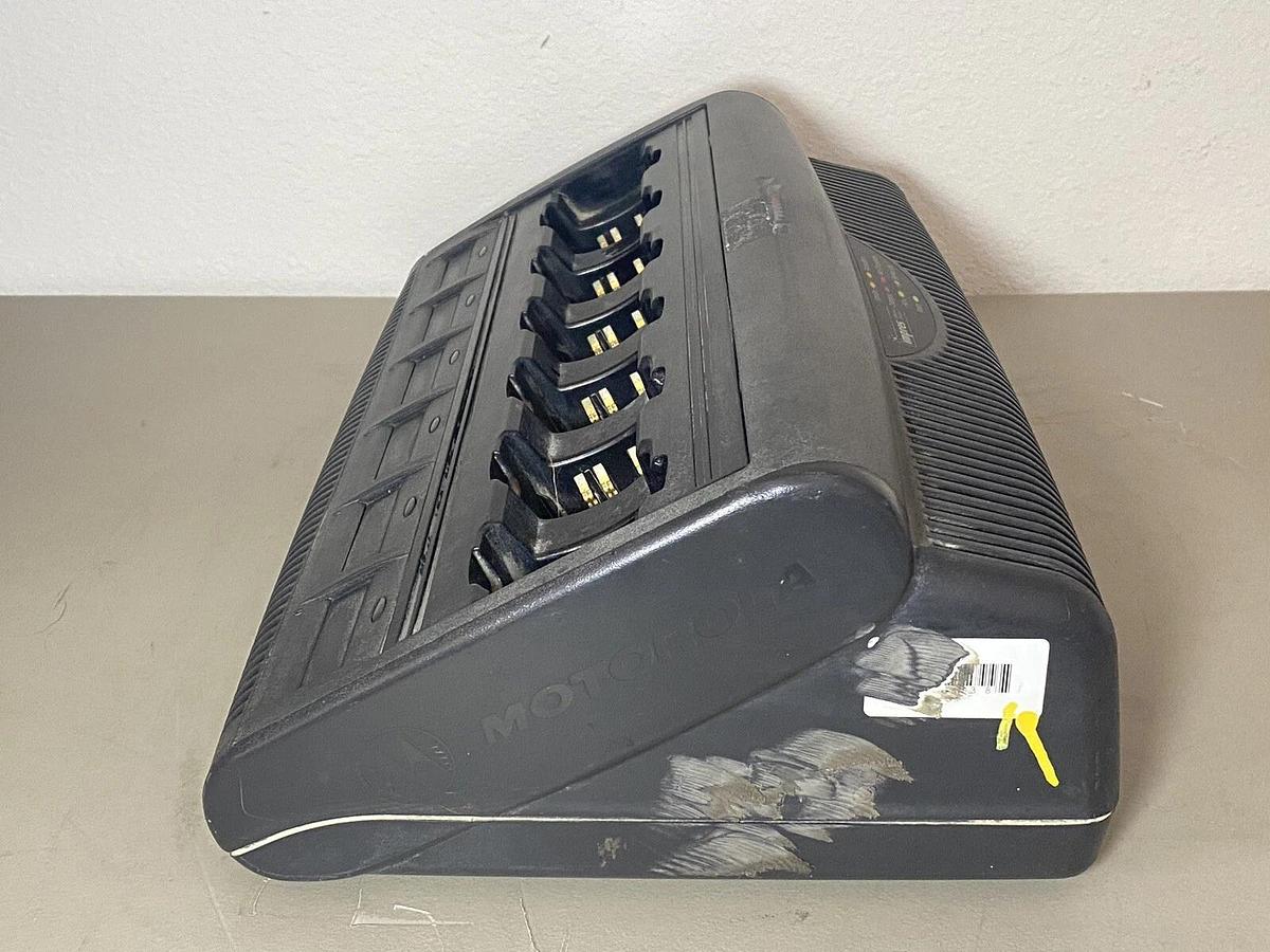 Used Motorola WPLN4197A 6-Bank Adaptive Battery Charging Station