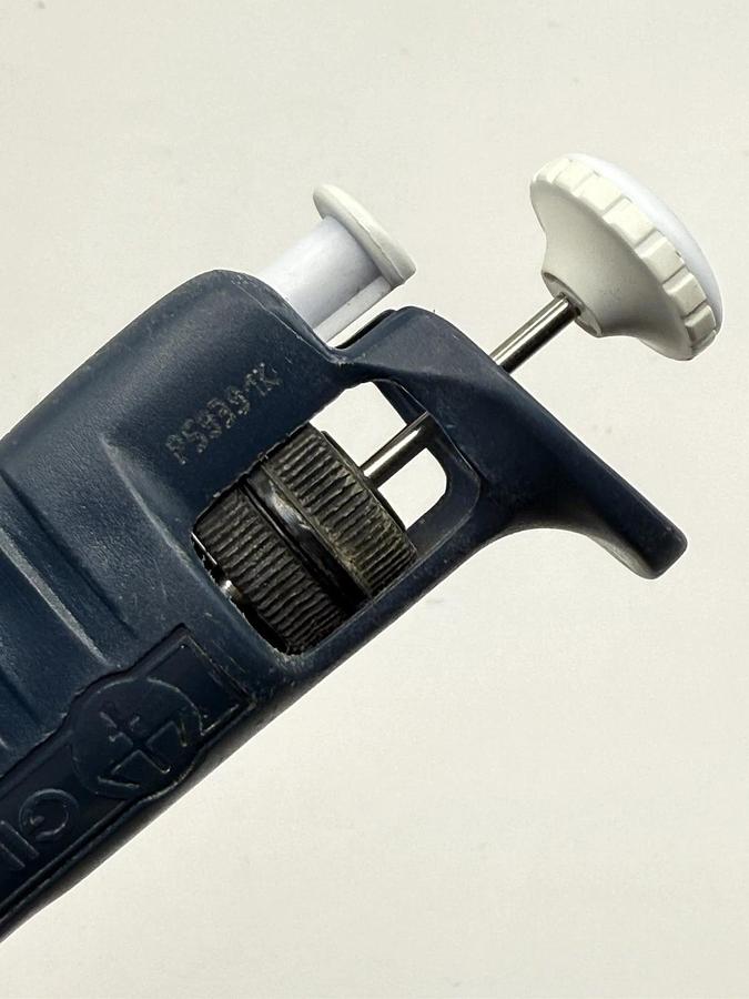 Used Gilson Pipetman Classic P1000 Adjustable Single-Channel Pipette Pipet