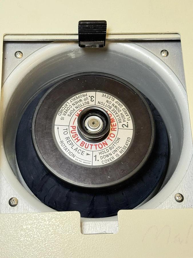 Used Taylor Scientific Equipment 1624VS-3 Centrifuge (4822331) w/24-Place Rotor + lid