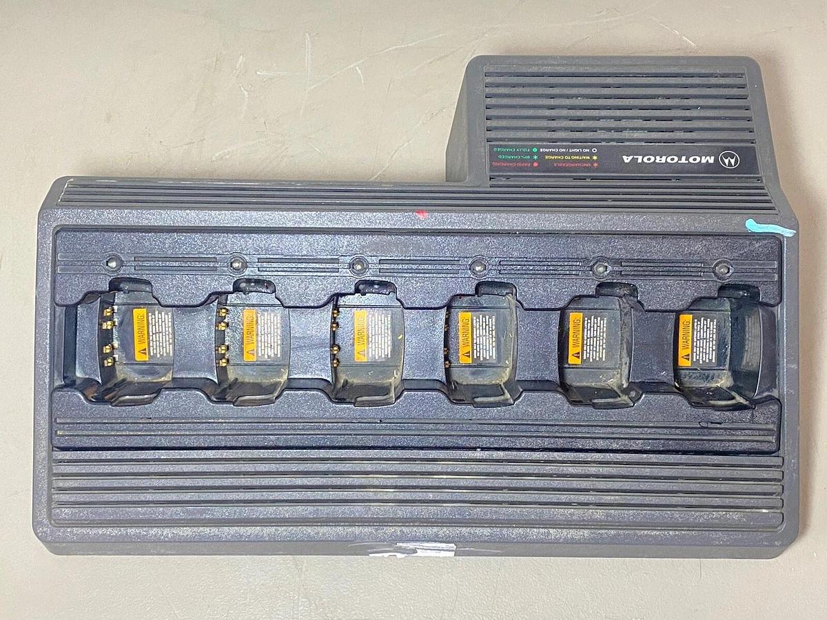 Used Motorola HTN9005 6-Bank Charging Charger Station for HT750 HT1250 HT1550