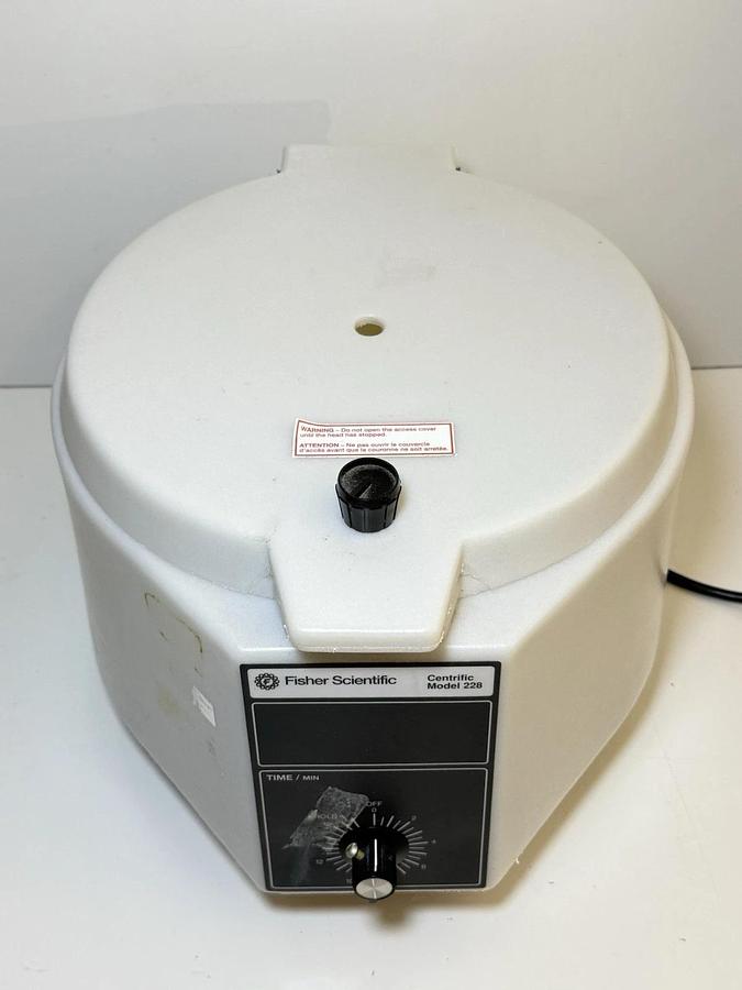 Used Fisher Scientific Centrific Centrifuge with Rotor 6 Test tubes - Model: 228