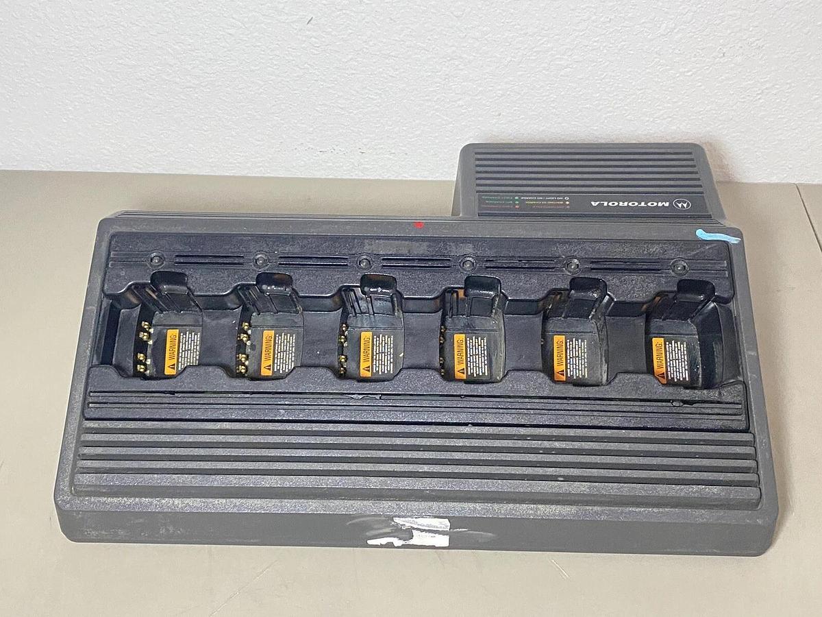 Used Motorola HTN9005 6-Bank Charging Charger Station for HT750 HT1250 HT1550
