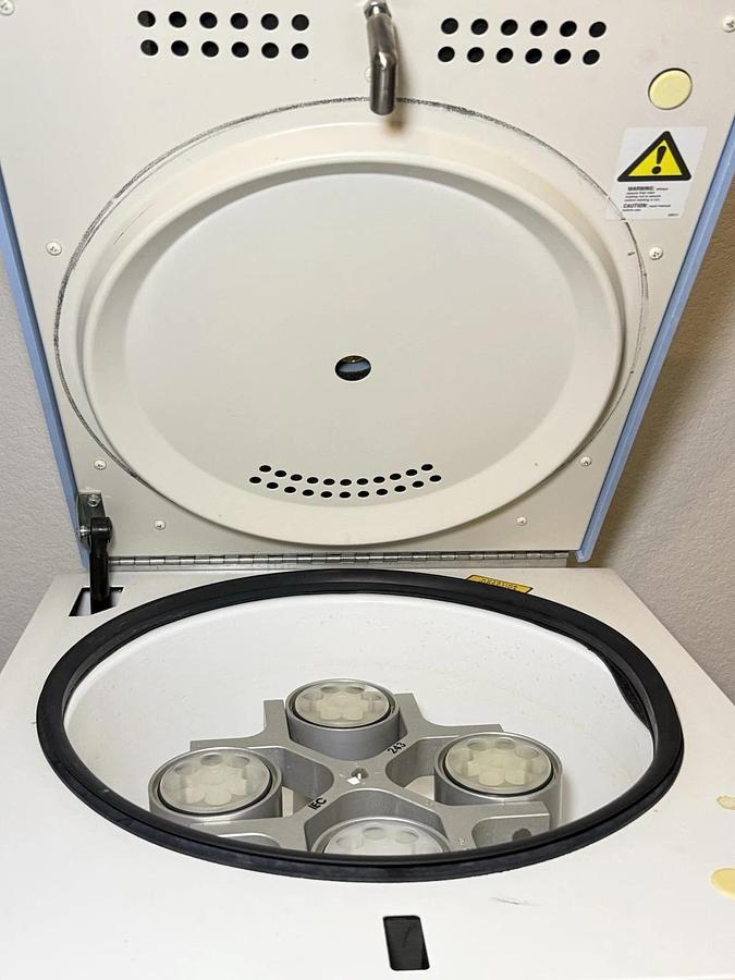 Used IEC Centra CL3 Centrifuge w/ Rotor #243 & Swing buckets