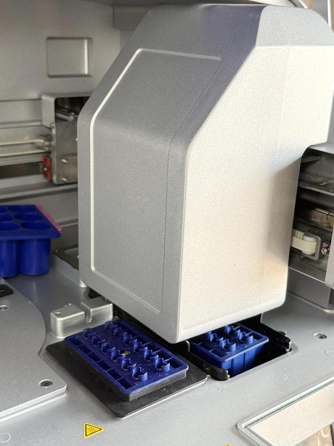 Used QIAGEN QIAcube Automated Nucleic Acid Purification and Extraction System + Dell