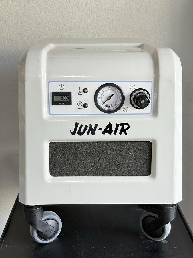 Used JUN‑AIR 1770008 Oil-Free ½HP Lab Air Compressor – Low Noise 120 PSI