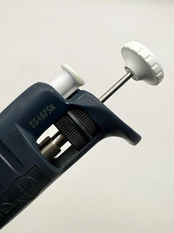 Used Gilson Pipetman Classic P20 Adjustable Single-Channel Pipette Pipet