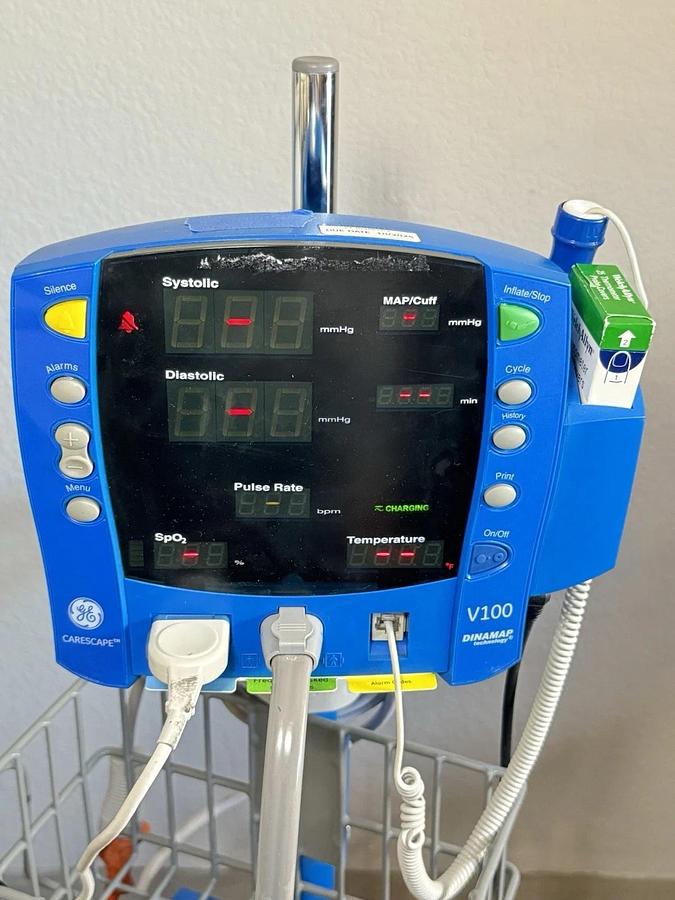 Used GE Dinamap Carescape V100 Patient Monitor NiBP Masimo Spo2 Temp w/ Stand Cart