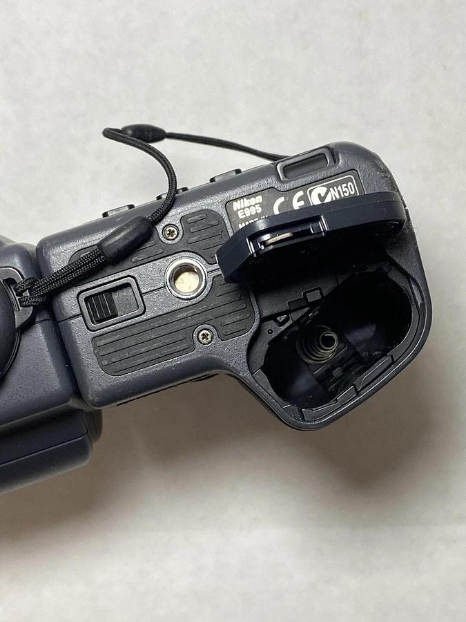 Used Nikon Coolpix 995 Digital Camera