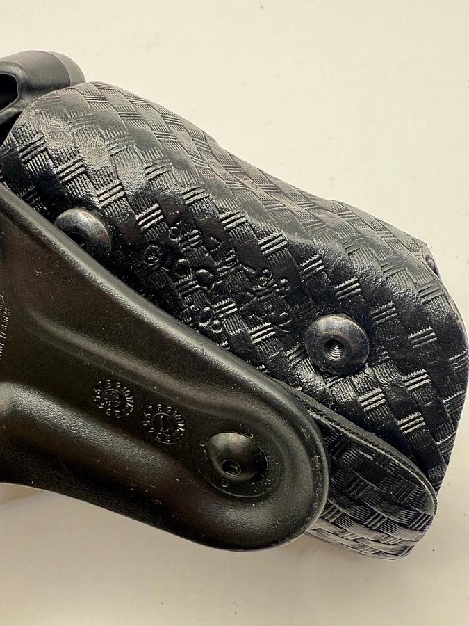 Used Safariland Black Basket weave Duty Holster 6070-83 Glock 17 22 RH