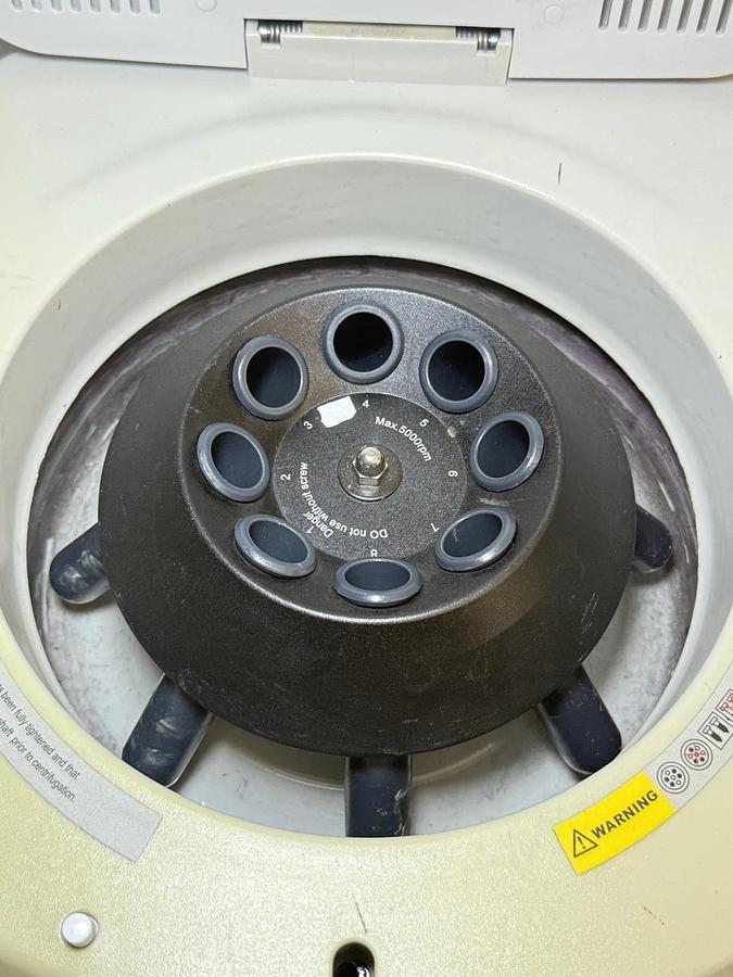 Used Benchmark ML Market Lab Centrifuge 8x15ml C3100 With rotor