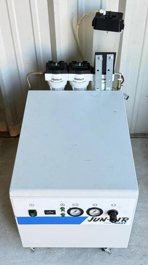 Used Jun-Air OF302-4M Oil-Free Air Compressor 4 Liter (1609060)