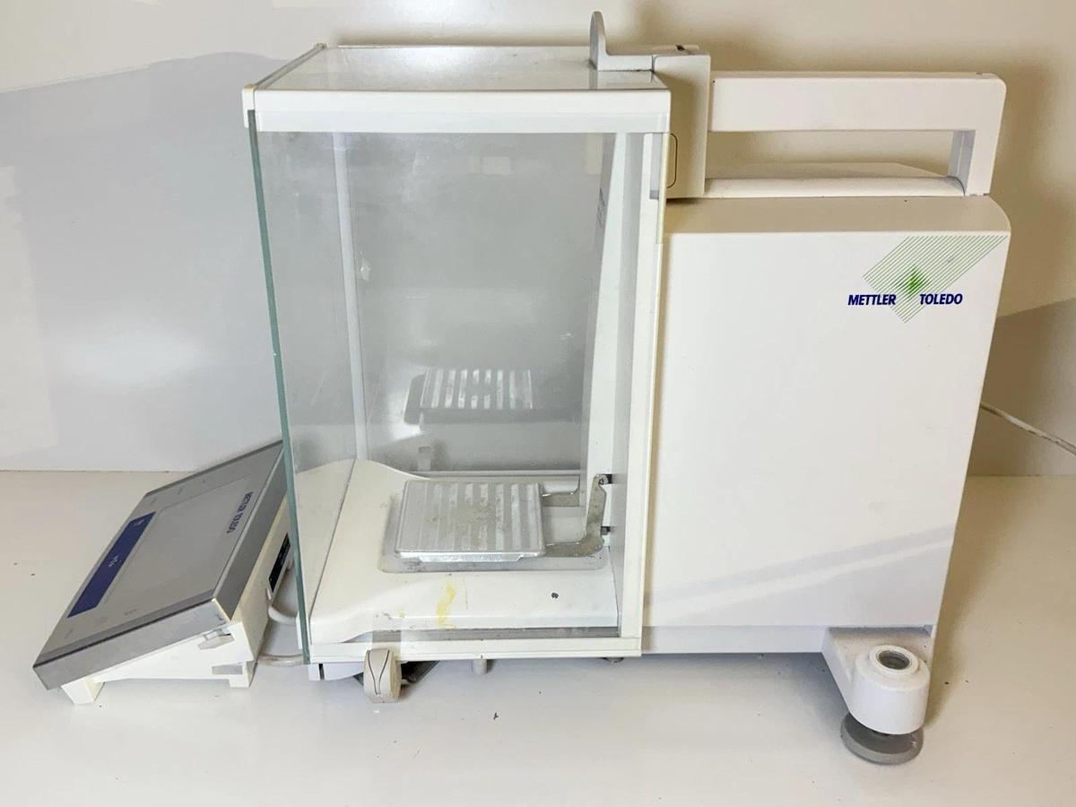 Used Mettler Toledo XS105DU DualRange Digital Analytical Balance Scale Laboratory