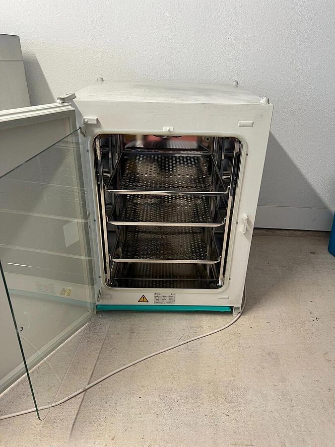 Used Thermo Scientific Heracell 150 CO2 Incubator - LAST ONE!