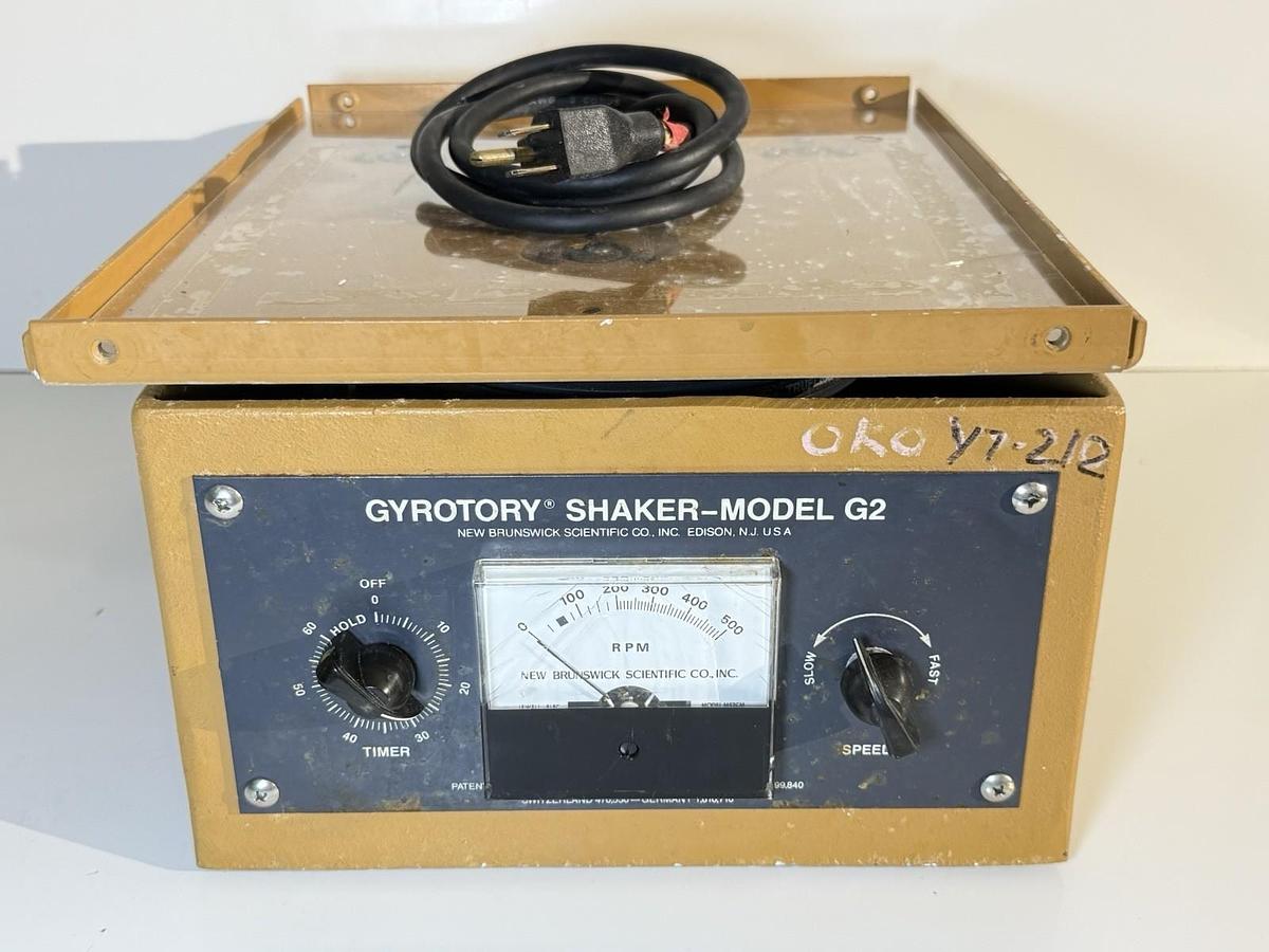 Used New Brunswick Scientific Laboratory Gyrotory Shaker Model: G2 (M1001-0000)