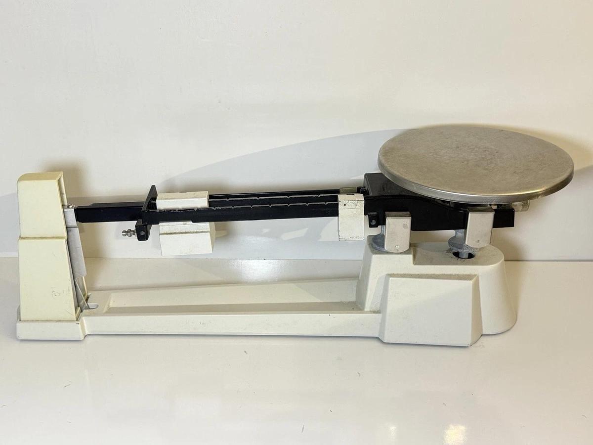 Used Ohaus Triple Beam Balance 700 / 800 Series 2610g 5lb 2oz Capacity Scale