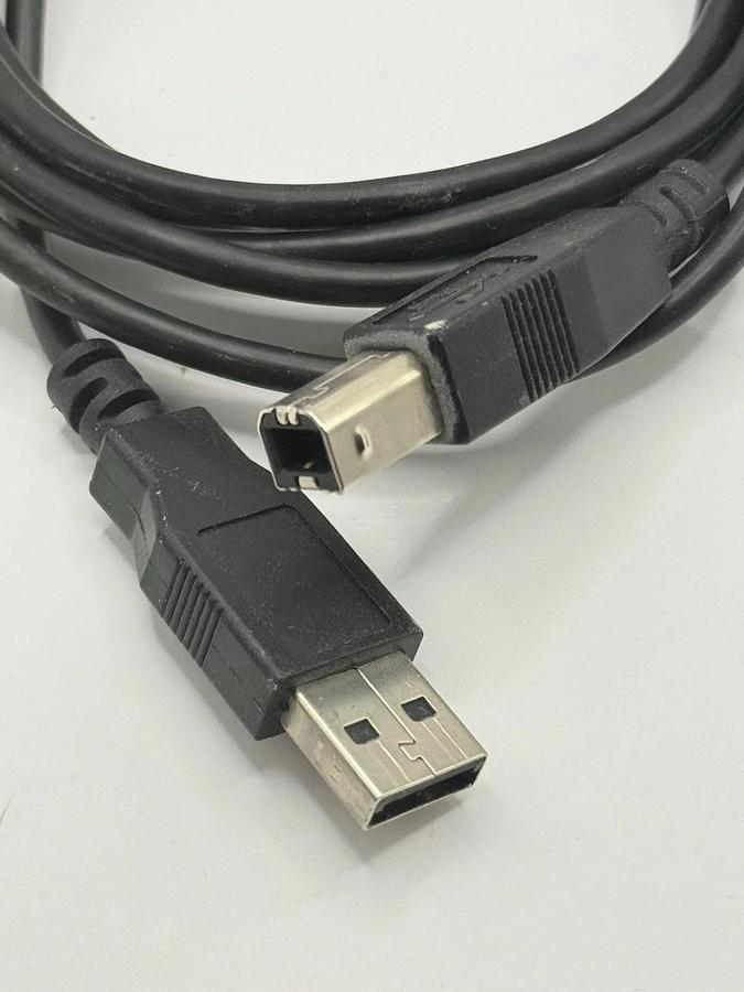 Used USB 2.0 Cable XINYA E170689 / E170689