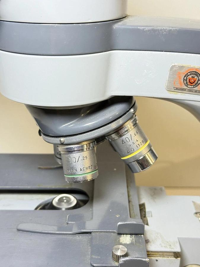 Used American Optical Spencer Microscope With 4 Objectives + Transformer