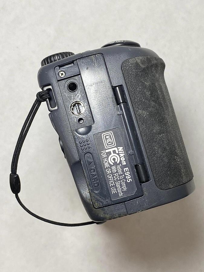 Used Nikon Coolpix 995 Digital Camera