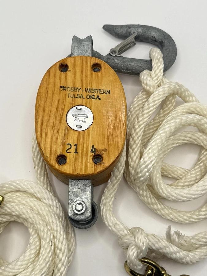 MCKISSICK CROSBY- Western Wood Block Pulley 21-4 with rope