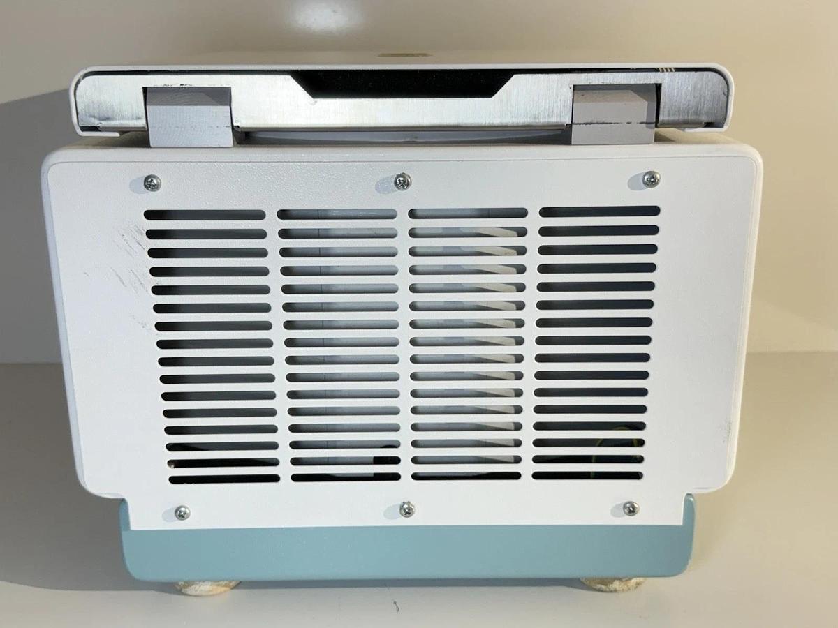 Used Hettich Zentrifugen MIKRO 22 Laboratory Benchtop Centrifuge 1105-01