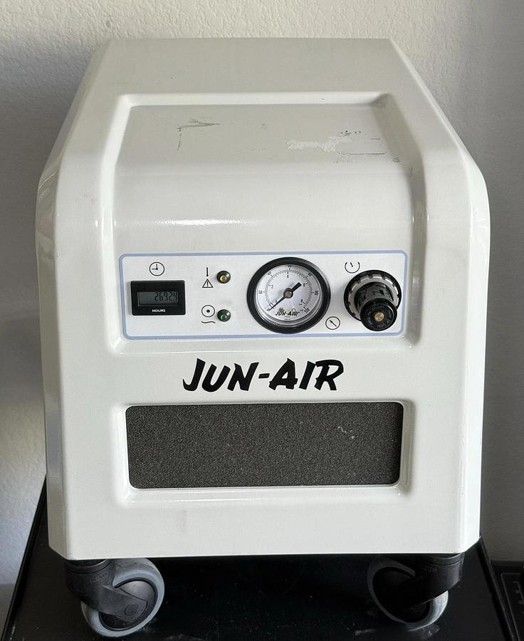 Used JUN‑AIR 1770008 Oil-Free ½HP Lab Air Compressor – Low Noise 120 PSI