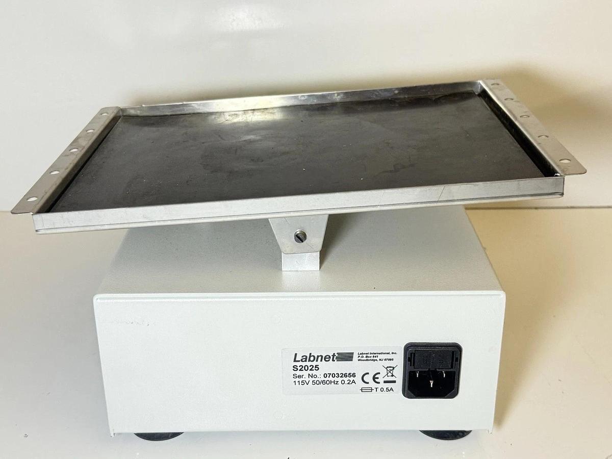 Used Labnet Rocker 25 Precision High-Capacity Bench Rocker Mixer Model: S2025