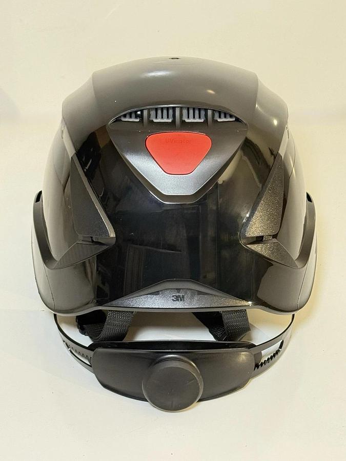 Used NEW 3M SecureFit Black Vented Safety Helmet  REF: X5012-ANSI