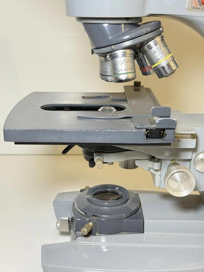 Used American Optical Spencer Microscope With 4 Objectives + Transformer