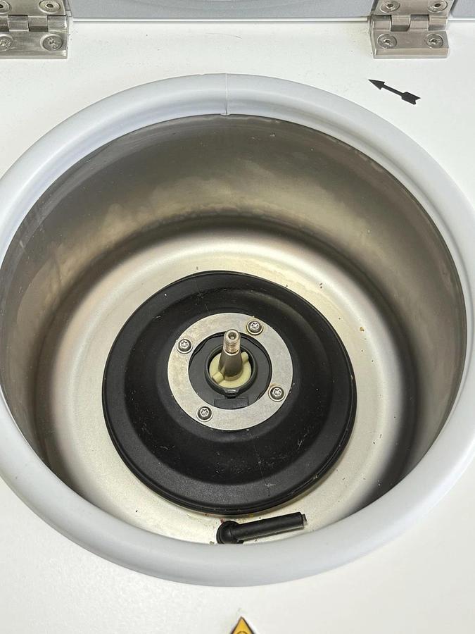 Used Hettich Zentrifugen MIKRO 200R Refrigerated Centrifuge