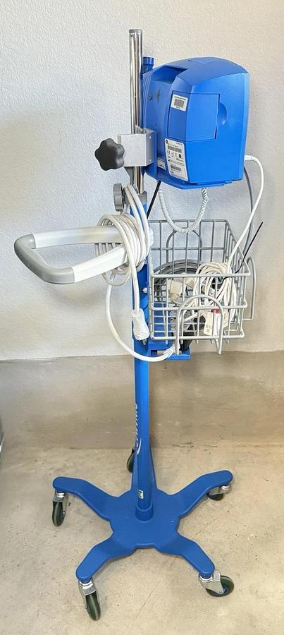 Used GE Dinamap Carescape V100 Patient Monitor NiBP Masimo Spo2 Temp w/ Stand Cart