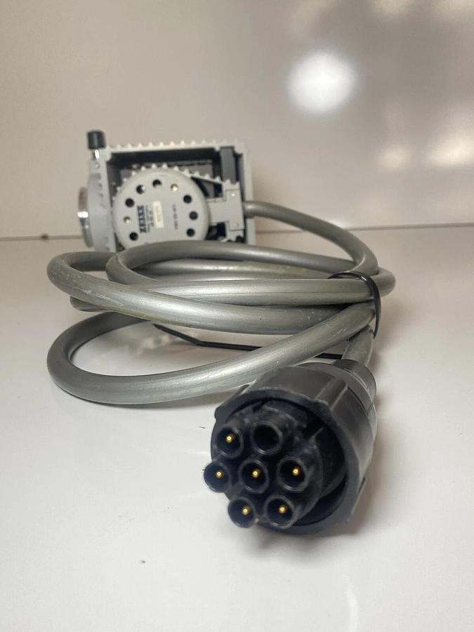 Used CARL ZEISS MICROSCOPE LIGHT SOURCE ILLUMINATOR 100 46 80 30-9999