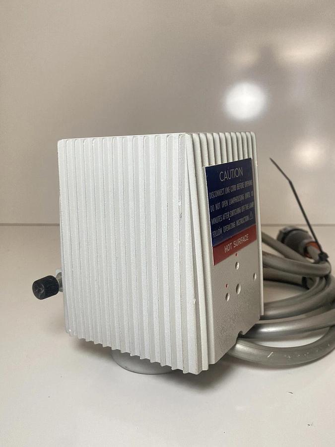 Used CARL ZEISS MICROSCOPE LIGHT SOURCE ILLUMINATOR 100 46 80 30-9999