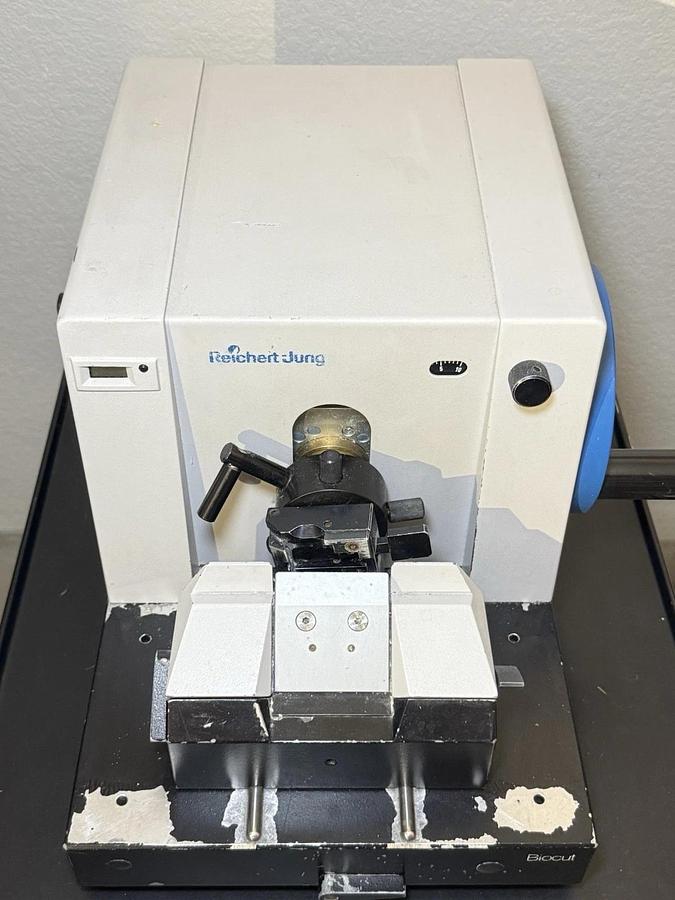 Used Reichert-Jung 2030 Rotary Microtome – Precision Laboratory Tissue Sectioning