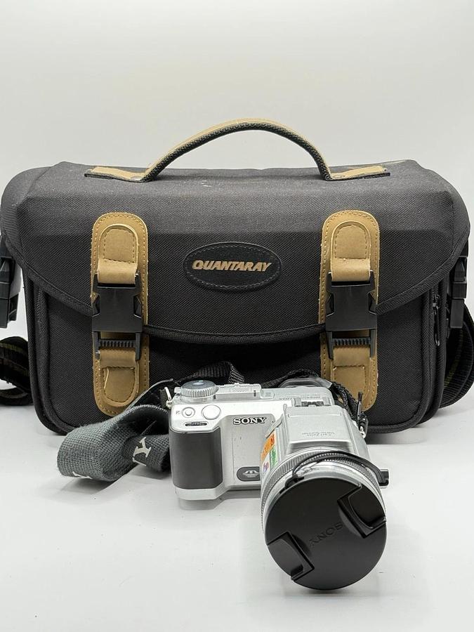 Used Sony Cyber-Shot DSC-F717 Compact Digital Still Camera w/ Charger + Battery + Bag