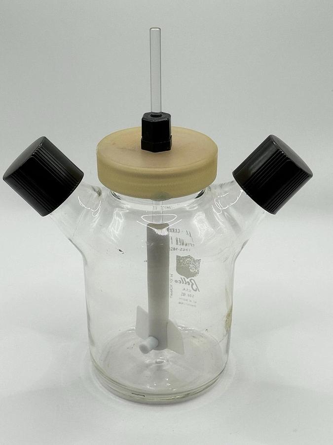 Used Bellco 500mL 3-Neck Pyrex Glass Spinner Flask with a magnetic spinner 1965-00500
