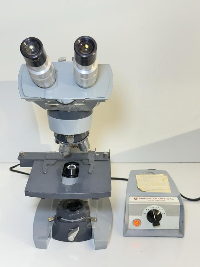Used American Optical Spencer Microscope With 4 Objectives + Transformer