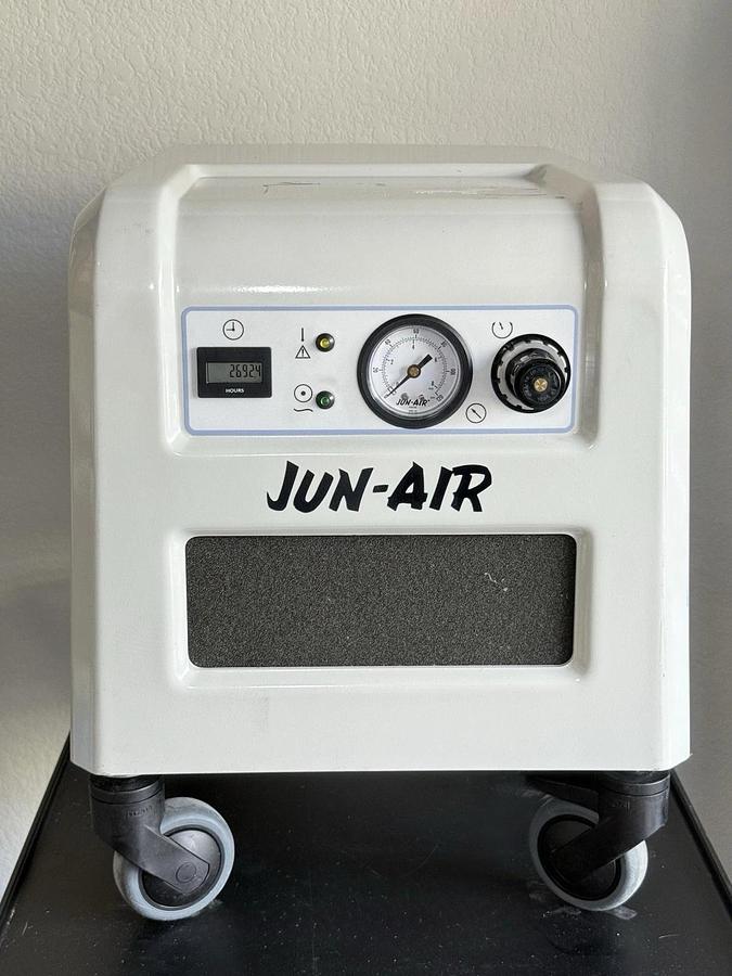 Used JUN‑AIR 1770008 Oil-Free ½HP Lab Air Compressor – Low Noise 120 PSI