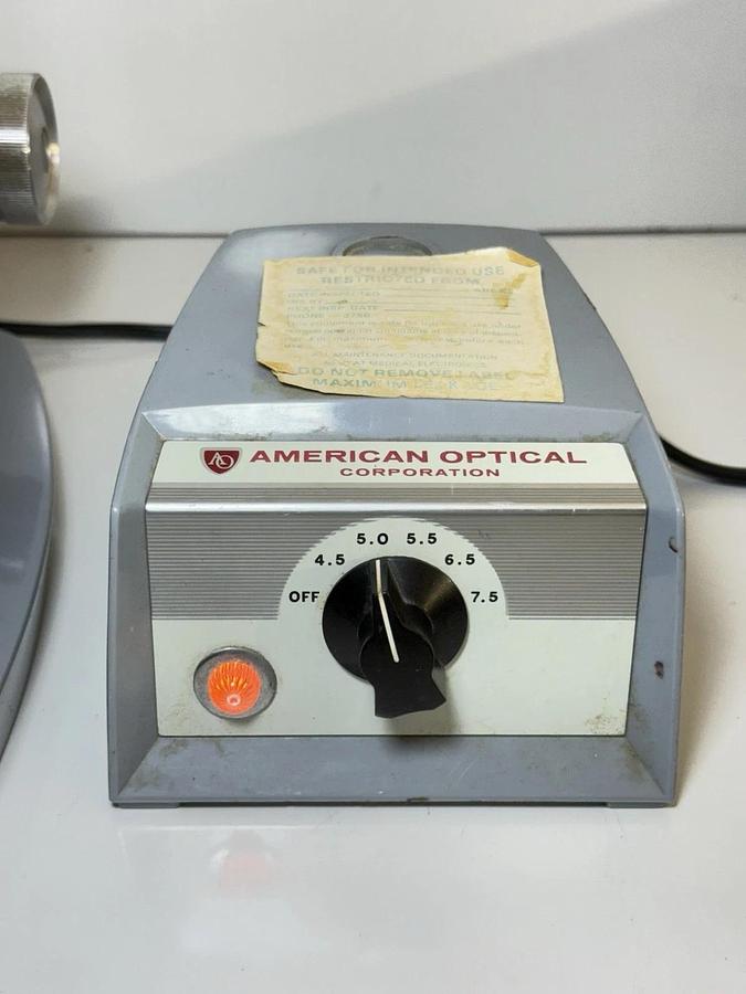 Used American Optical Spencer Microscope With 4 Objectives + Transformer