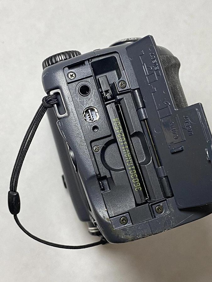 Used Nikon Coolpix 995 Digital Camera