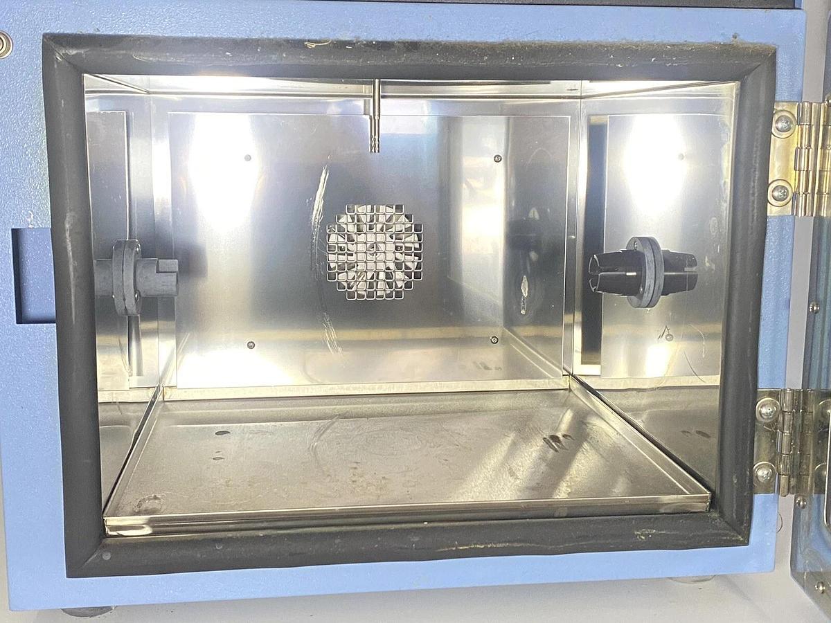 Used Robbins Scientific Model 1000 Hybridization Incubator