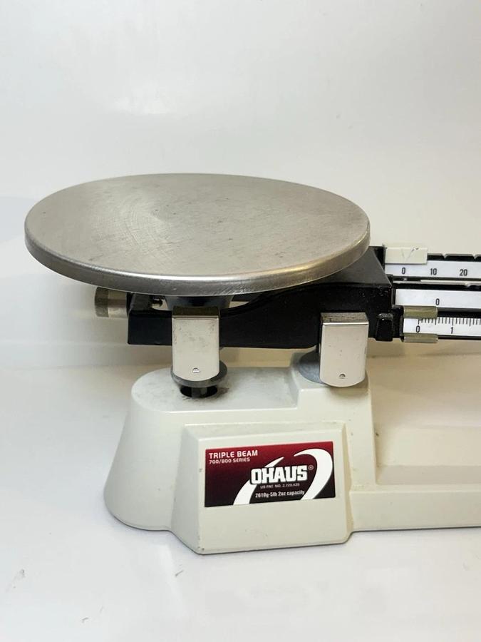 Used Ohaus Triple Beam Balance 700 / 800 Series 2610g 5lb 2oz Capacity Scale