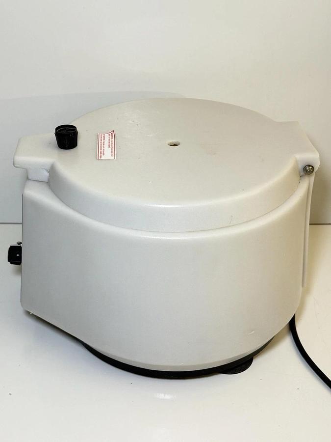Used Fisher Scientific Centrific Centrifuge with Rotor 6 Test tubes - Model: 228