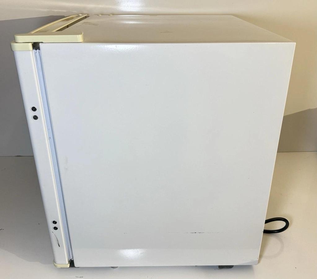 Used ABS American Biotech Supply PH-ABT-UCFS-0220M Laboratory Storage Freezer