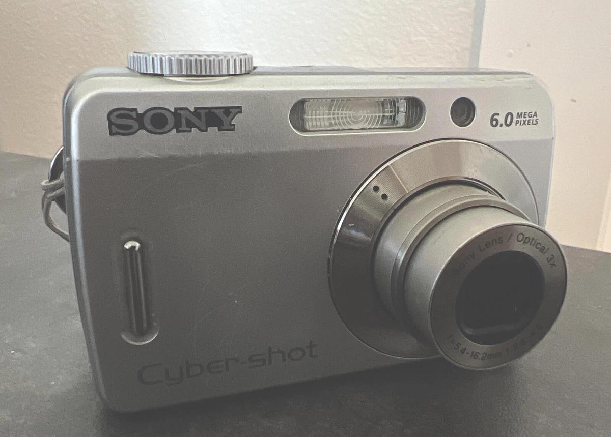 Used Sony Cyber-shot DSC-S500 6.0MP Digital Camera - *READ* 4905524370829
